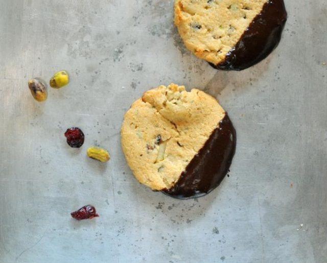 Biscoitos de Arando e Cobertura de Chocolate Paleo - Docinhos Paleo